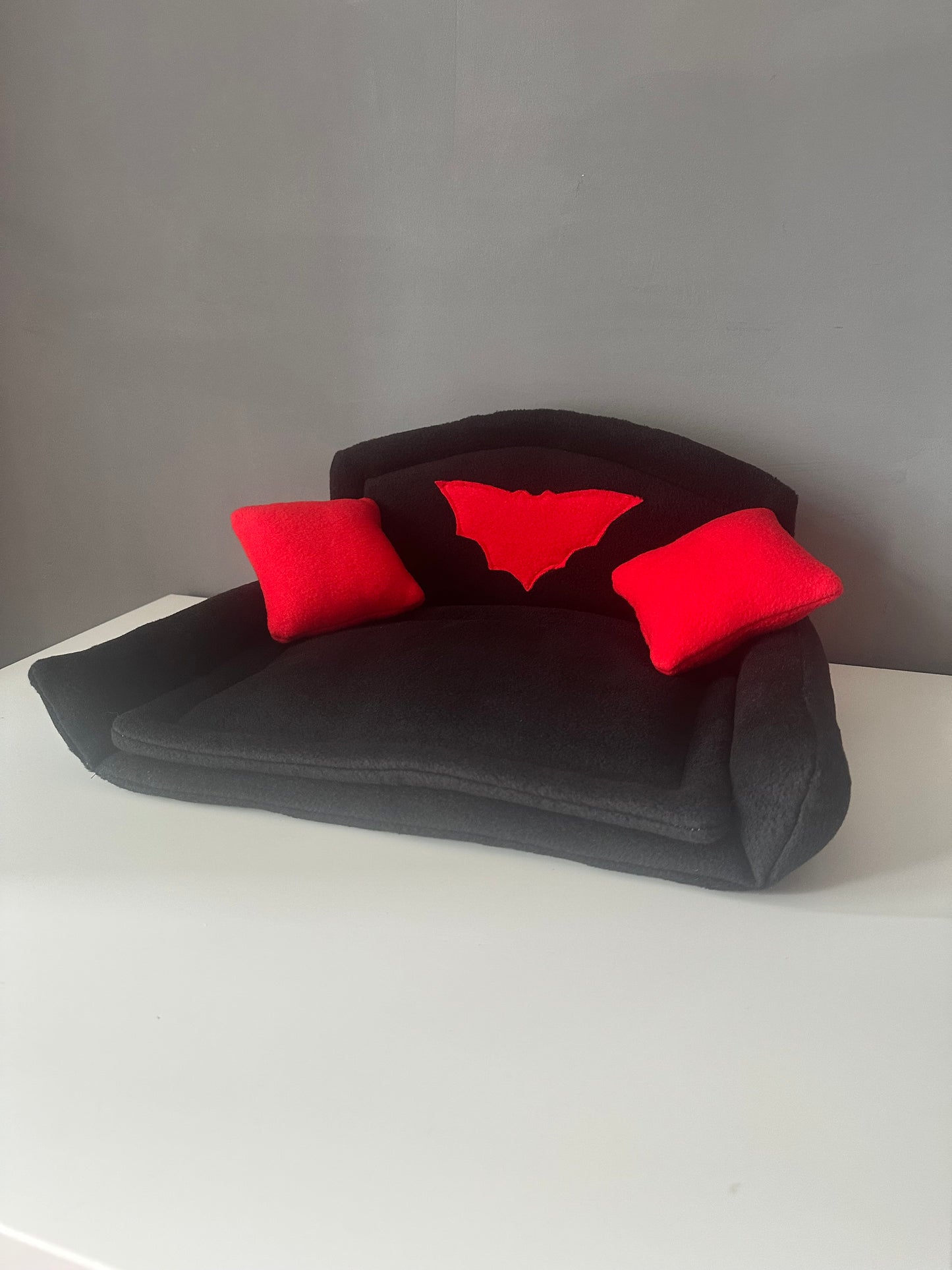 Vampire Guinea Pig Sofa | Cozy Bed For Small Pets